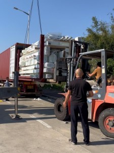 Steel_Factory_Loading_40HQ_Container_Structural_Columns_Nigeria_Export.jpg